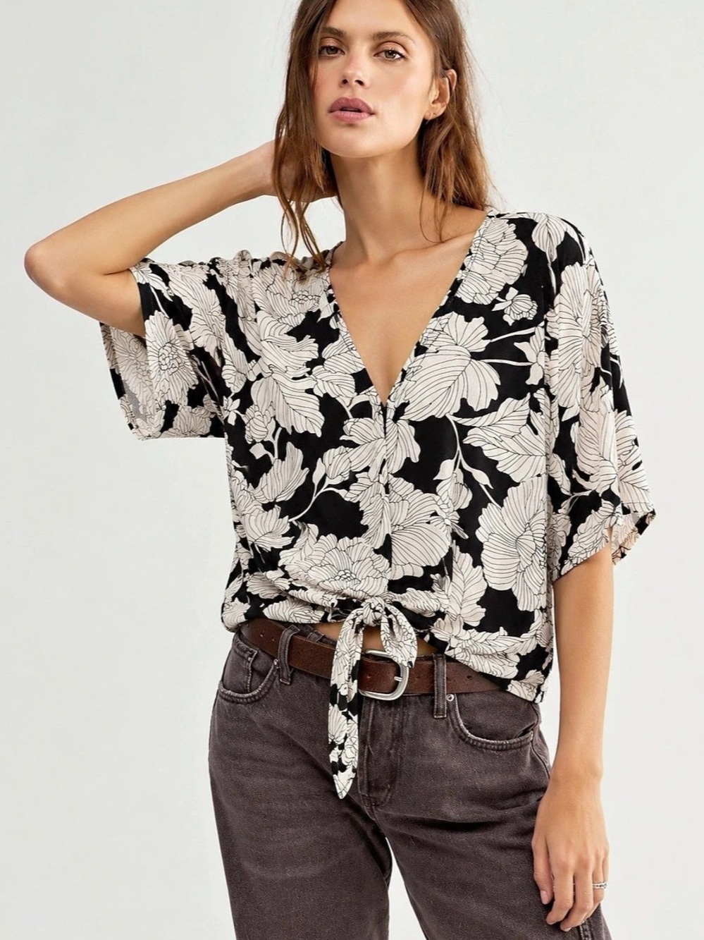 397. Lily Morgan Floral Tie-Front Blouse in Black & White Size Large